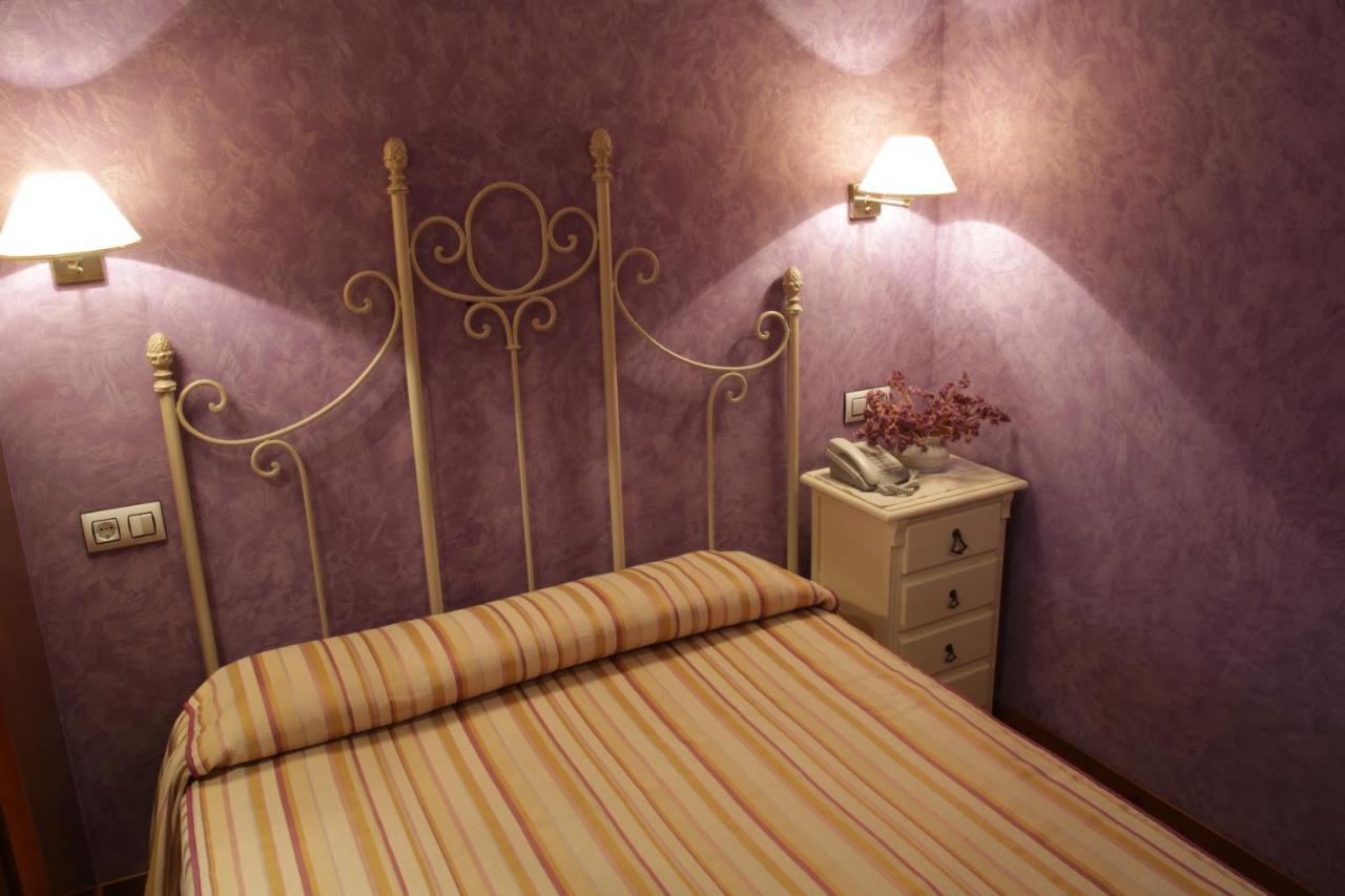 Hotel Casona Los Caballeros Santillana del Mar Extérieur photo