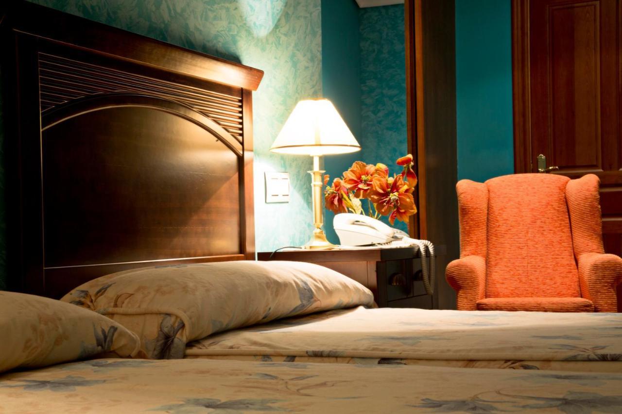 Hotel Casona Los Caballeros Santillana del Mar Extérieur photo