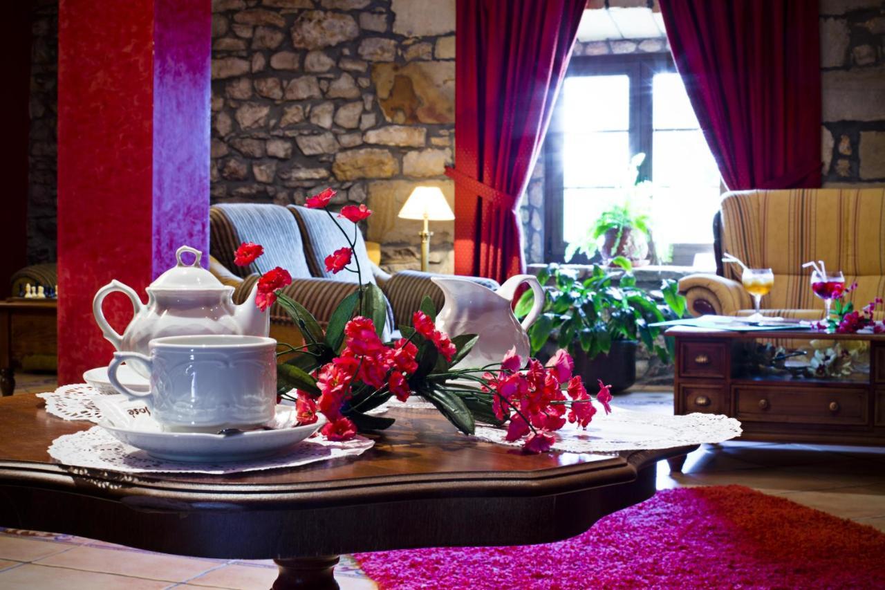 Hotel Casona Los Caballeros Santillana del Mar Extérieur photo
