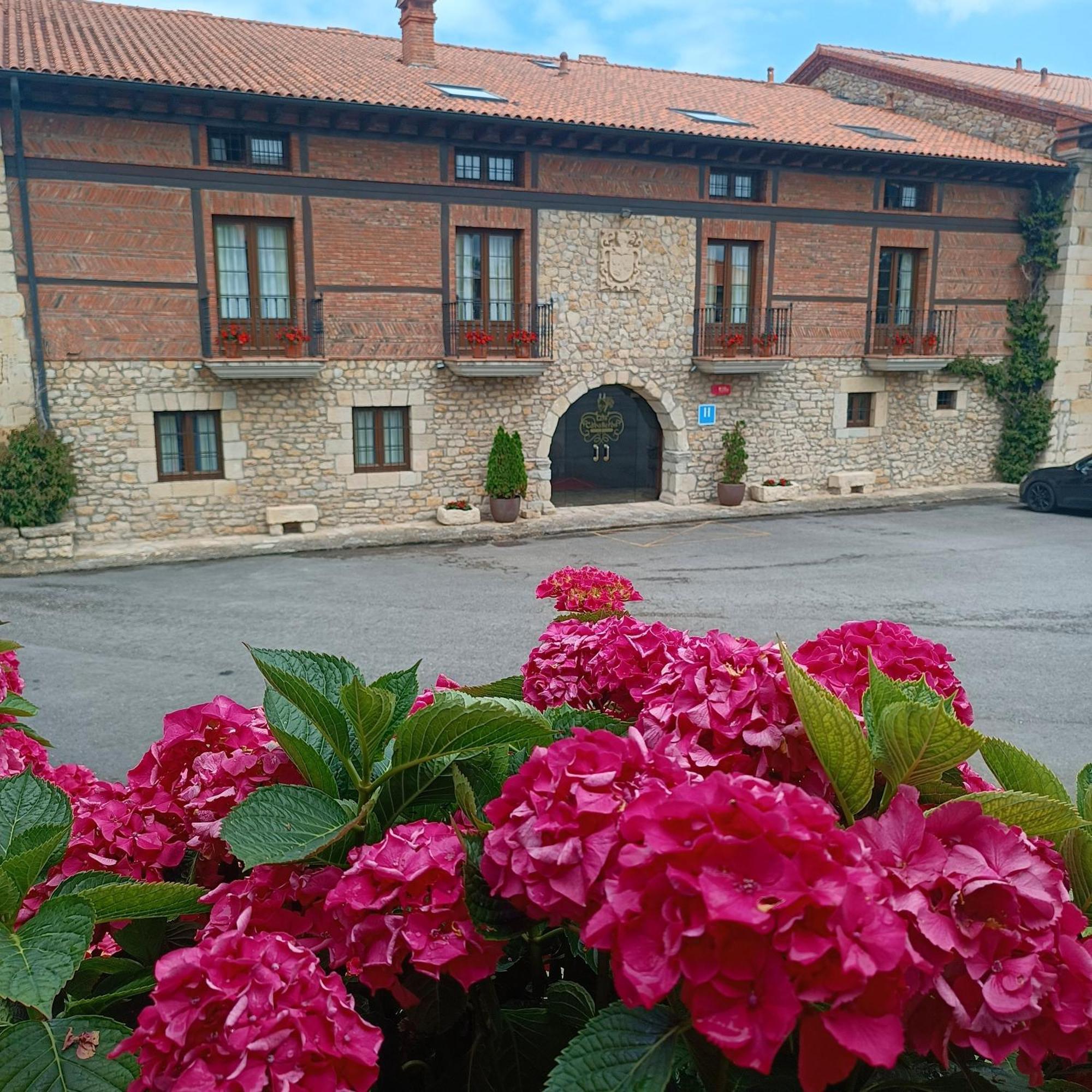 Hotel Casona Los Caballeros Santillana del Mar Extérieur photo