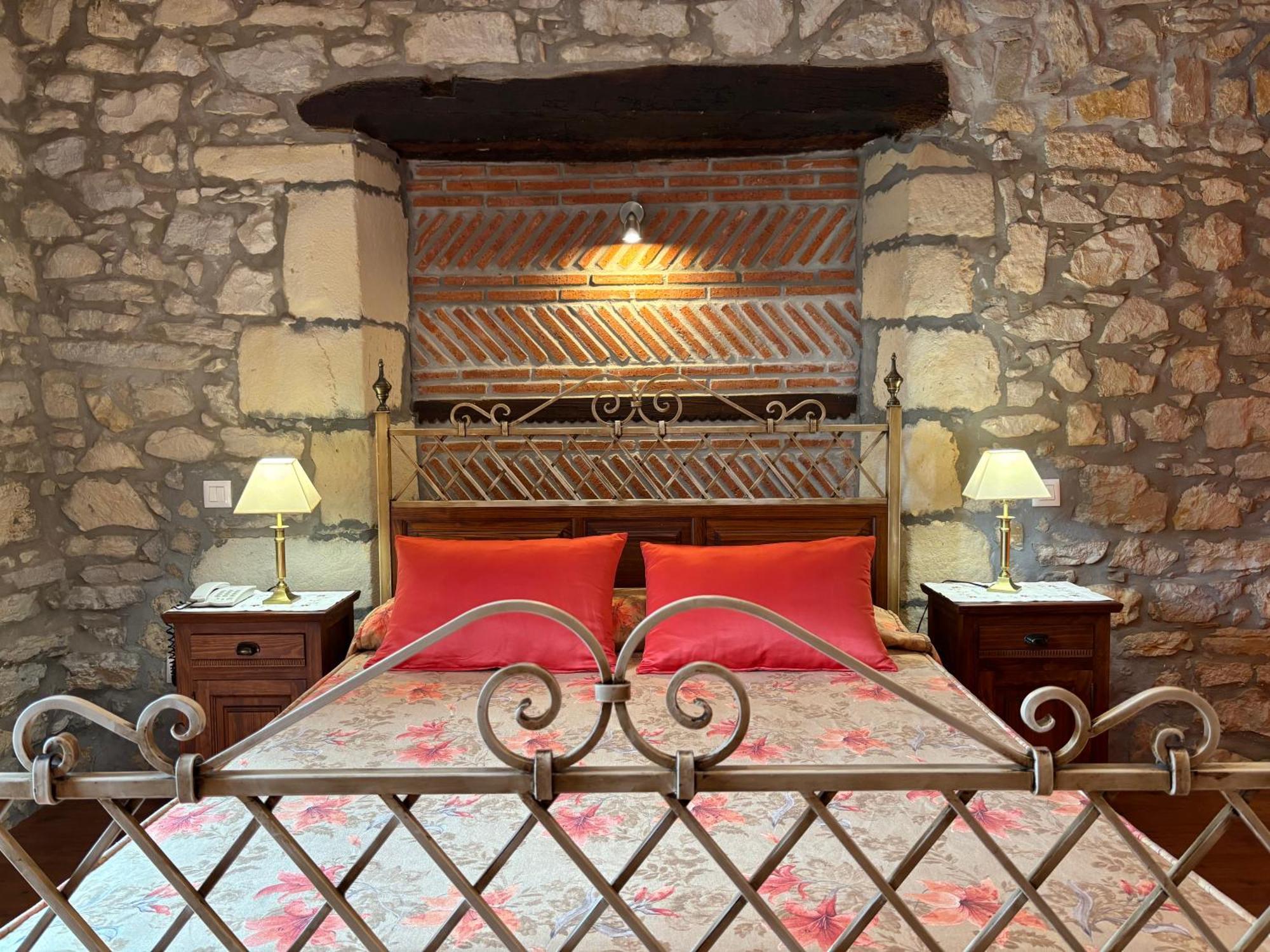 Hotel Casona Los Caballeros Santillana del Mar Extérieur photo