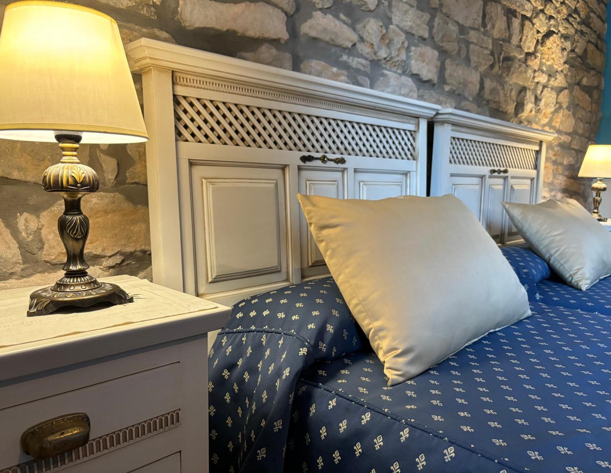 Hotel Casona Los Caballeros Santillana del Mar Extérieur photo
