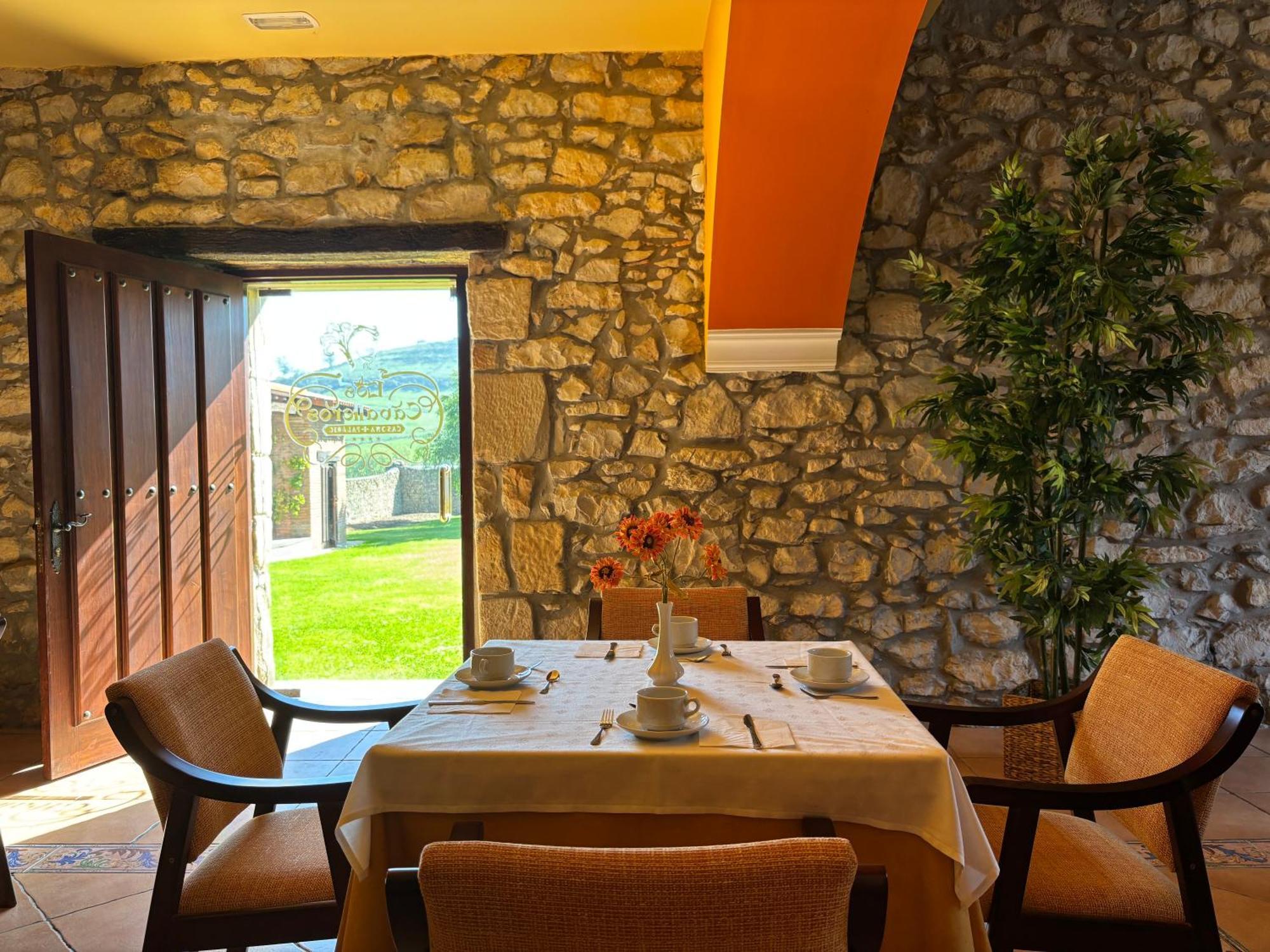 Hotel Casona Los Caballeros Santillana del Mar Extérieur photo
