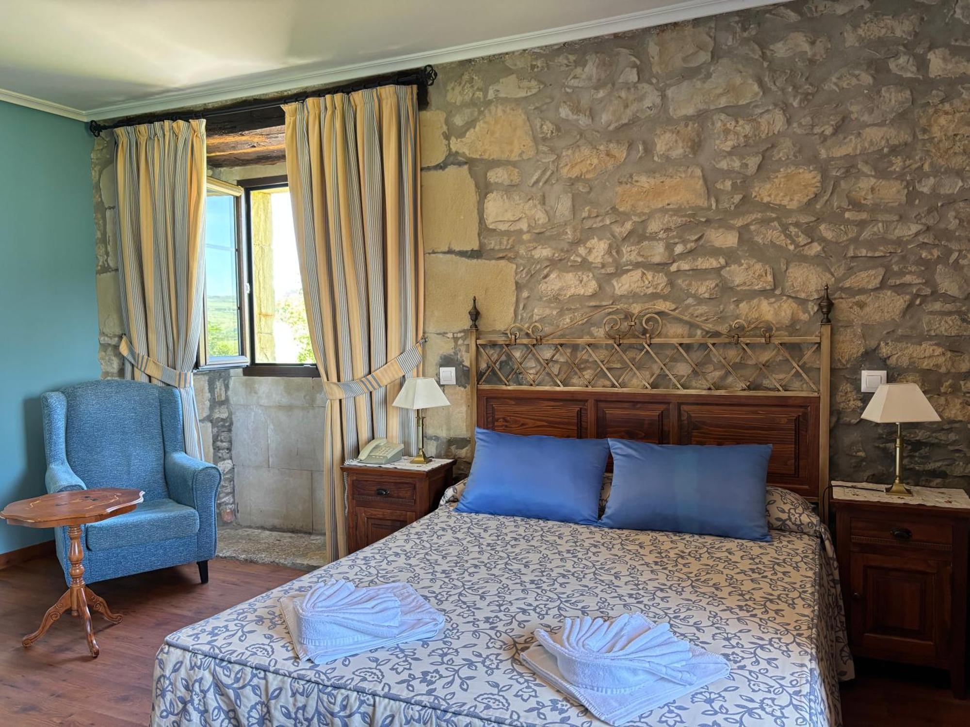 Hotel Casona Los Caballeros Santillana del Mar Extérieur photo