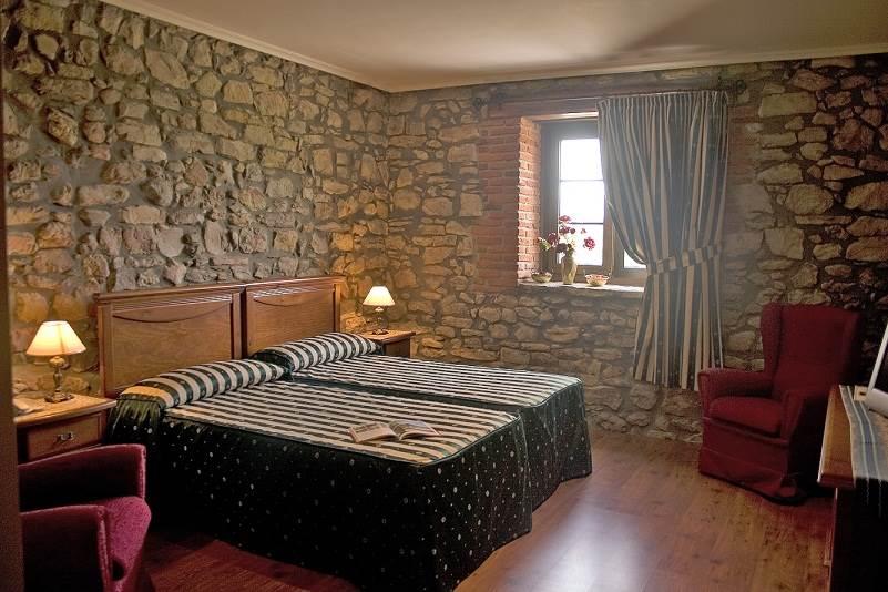 Hotel Casona Los Caballeros Santillana del Mar Chambre photo