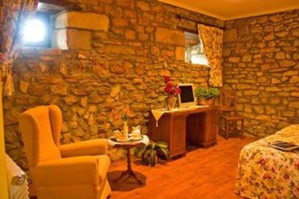 Hotel Casona Los Caballeros Santillana del Mar Extérieur photo